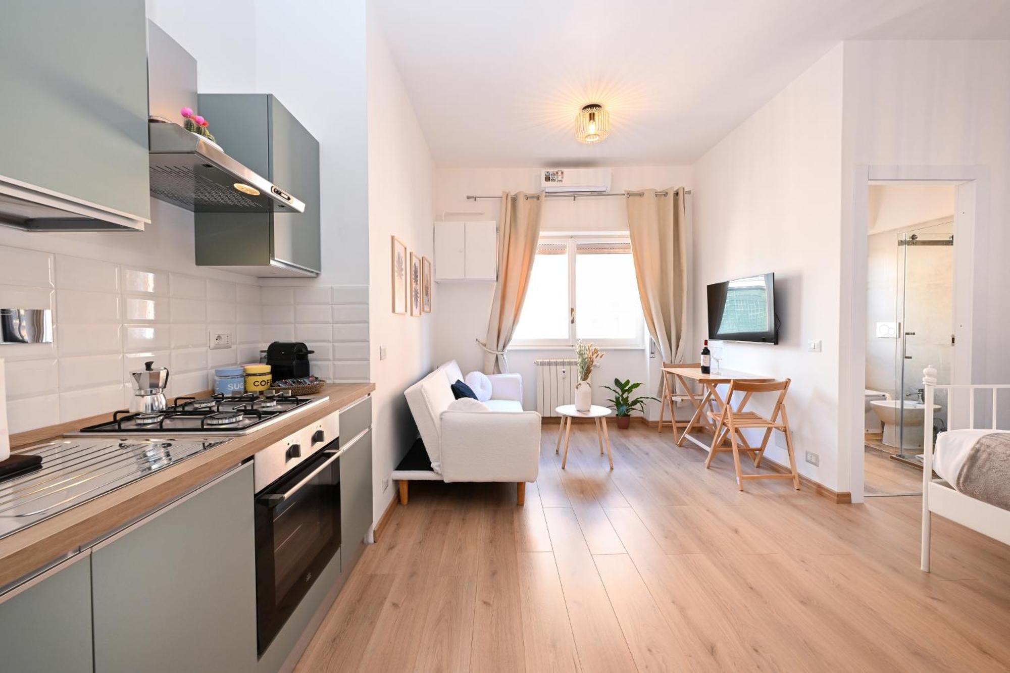 Apartment Cozy Steps From Metro Station