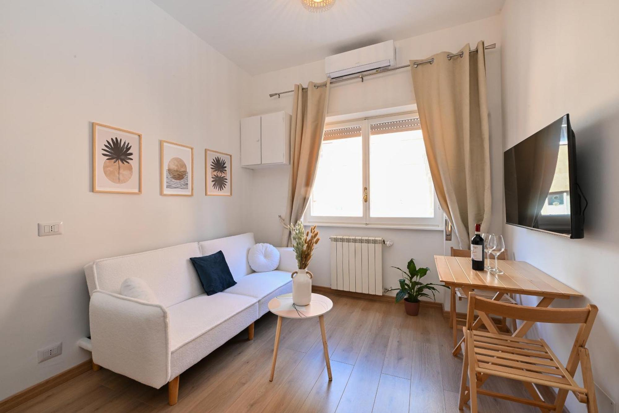 Apartment Cozy Steps From Metro Station Rom